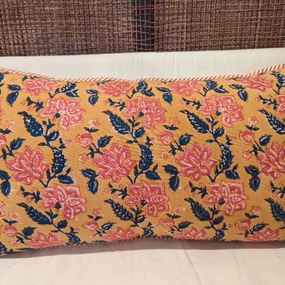 NWT Indian Block Print Pillow Cover 16x26 from Jamini Paris - Picture 4 of 6